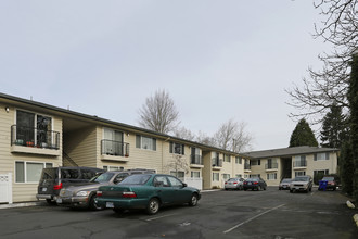 Crown Imperial Apartments in Portland, OR - Building Photo - Building Photo