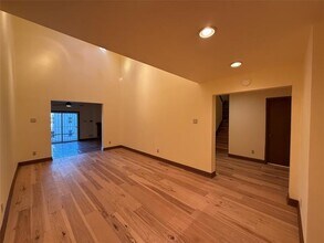 12513 Burninglog Ln in Dallas, TX - Building Photo - Building Photo