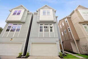 2121 A Hoskins Dr in Houston, TX - Building Photo