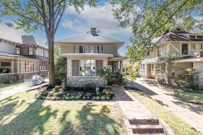 property at 1595 Vinton Ave