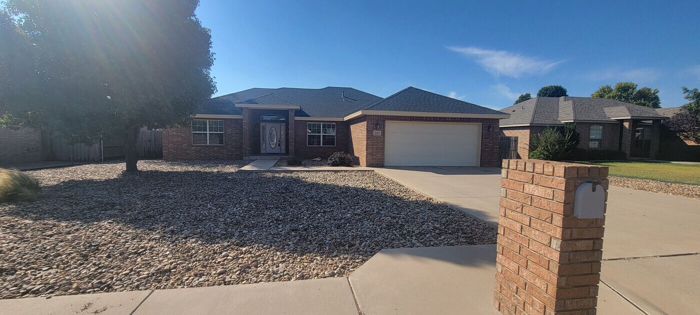2117 Jadyn Ln in Clovis, NM - Building Photo