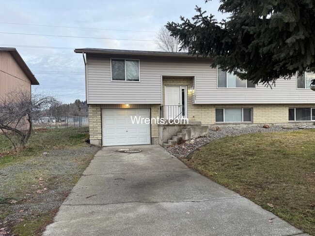 11923-11925 E Railroad Cir in Spokane Valley, WA - Building Photo - Building Photo