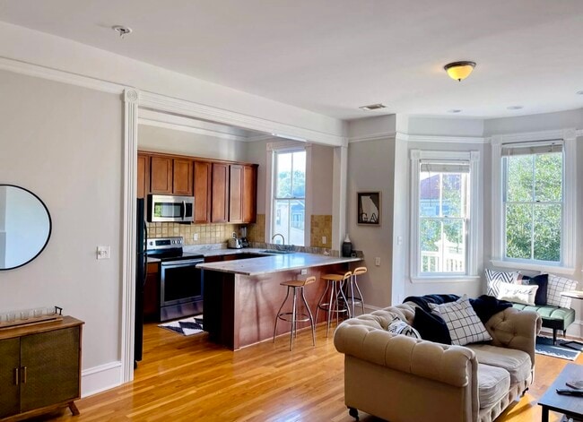 214 E. 32nd St., Unit B (Upstairs) in Savannah, GA - Building Photo - Building Photo