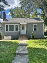 259 Lippincott Ln in Fox Lake, IL - Building Photo