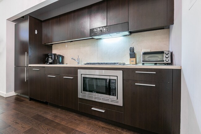 95 Wall St-Unit -608 in New York, NY - Building Photo - Building Photo