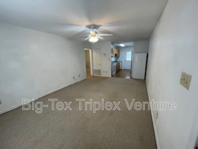 property at 262 N Pecan St
