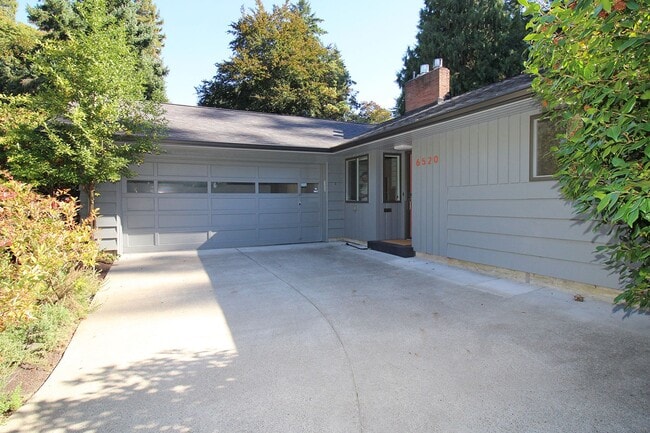 6520 SE Morrison St in Portland, OR - Building Photo - Building Photo