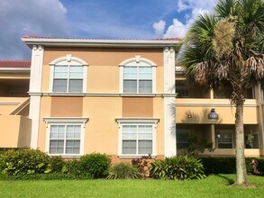 1030 Villagio Cir in Sarasota, FL - Building Photo - Building Photo