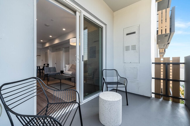 Ecco Fountain: Co-Living Apartments in Los Angeles, CA