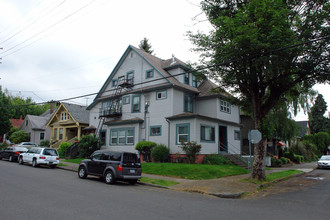 2312 SE Madison St in Portland, OR - Building Photo - Building Photo