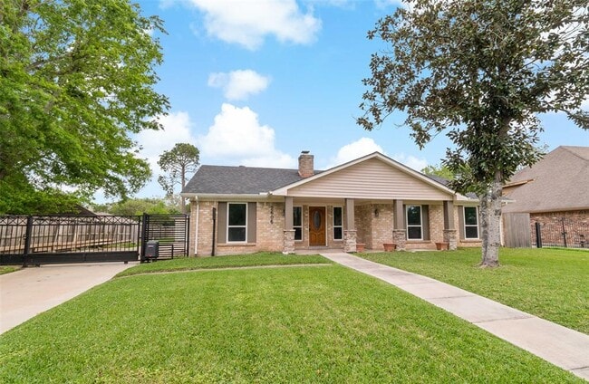 property at 2606 Ashmont Dr