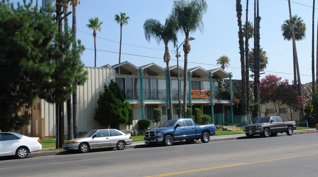 21001 Roscoe Blvd in Canoga Park, CA - Building Photo - Building Photo