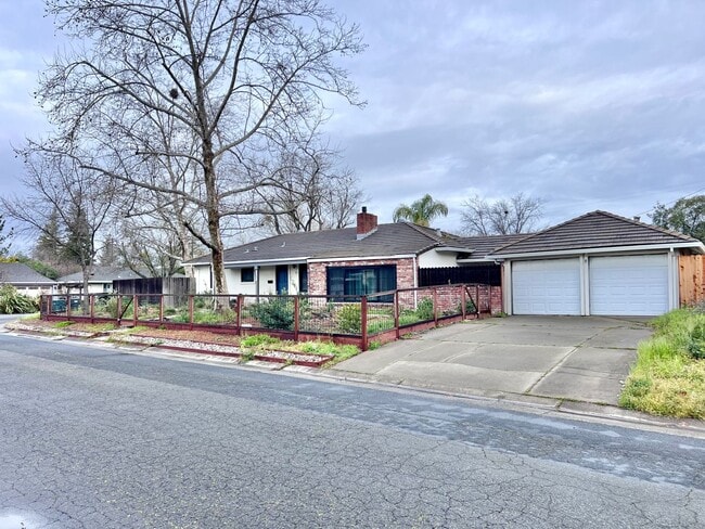 3601 Ardmore Rd in Sacramento, CA - Building Photo - Building Photo