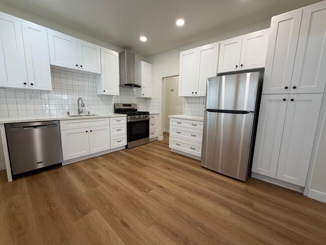 1122-1126 N Madison Ave