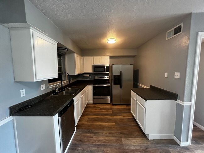 property at 8332 Oakhaven Rd