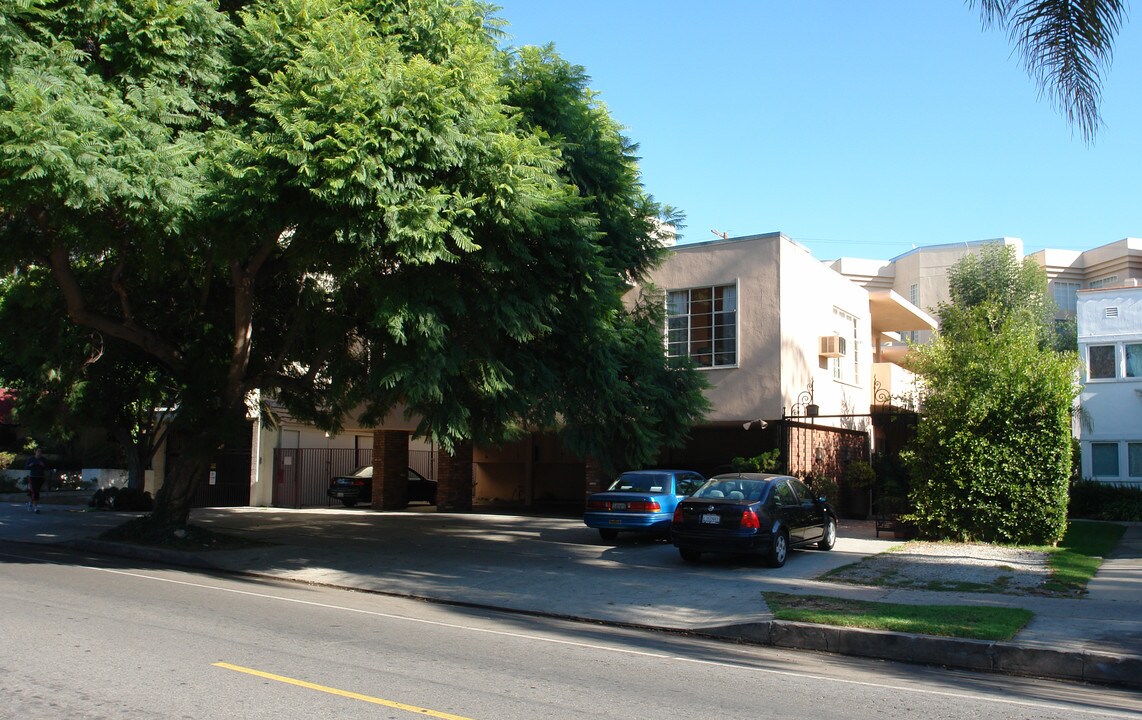 1390 Veteran Ave in Los Angeles, CA - Building Photo