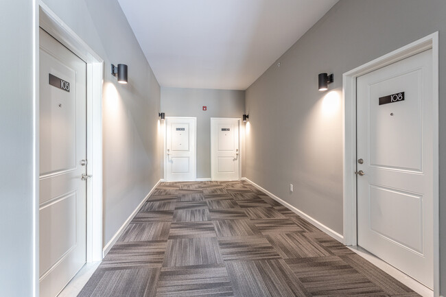 St. James Place in New Albany, IN - Building Photo - Interior Photo