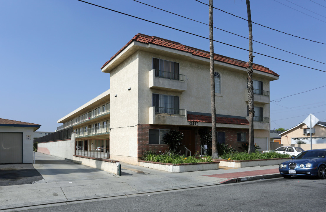 13415 Doty Ave in Hawthorne, CA - Building Photo