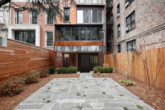 144 Waverly Pl in New York, NY - Building Photo - Building Photo