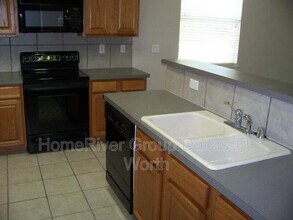 10601 Lansdowne Ln in Rowlett, TX - Foto de edificio - Building Photo