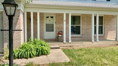 61 Foxcroft Rd in Naperville, IL - Building Photo - Building Photo