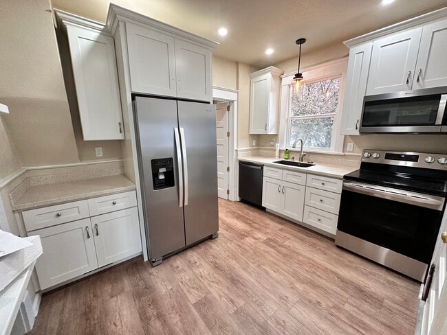 808 2nd Ave W, Unit #1 Main