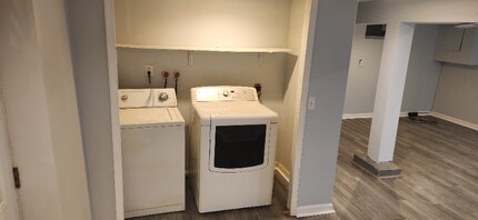 505 North Point Rd in Baltimore, MD - Foto de edificio - Building Photo