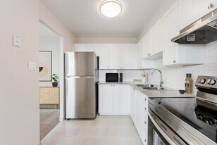 West Park I Apartments in Kingston, ON - Building Photo