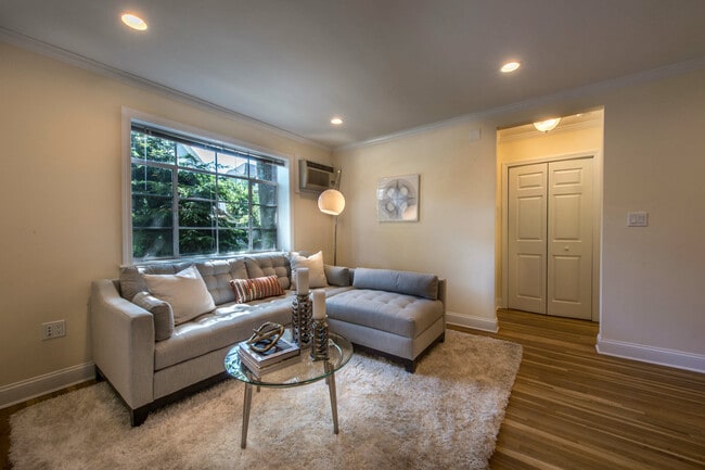 54 Alton Pl in Brookline, MA - Building Photo - Building Photo