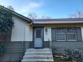 6124 Van Alstine Ave in Carmichael, CA - Building Photo - Building Photo