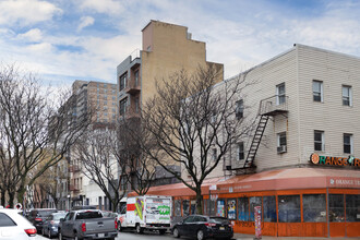 135 Boerum St in Brooklyn, NY - Foto de edificio - Building Photo