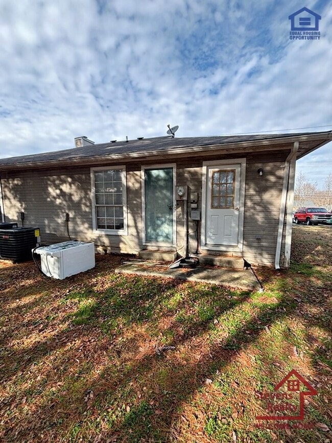 459 Oriole Dr in McMinnville, TN - Foto de edificio - Building Photo