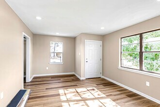 381 Mills Ave in Baton Rouge, LA - Building Photo - Building Photo