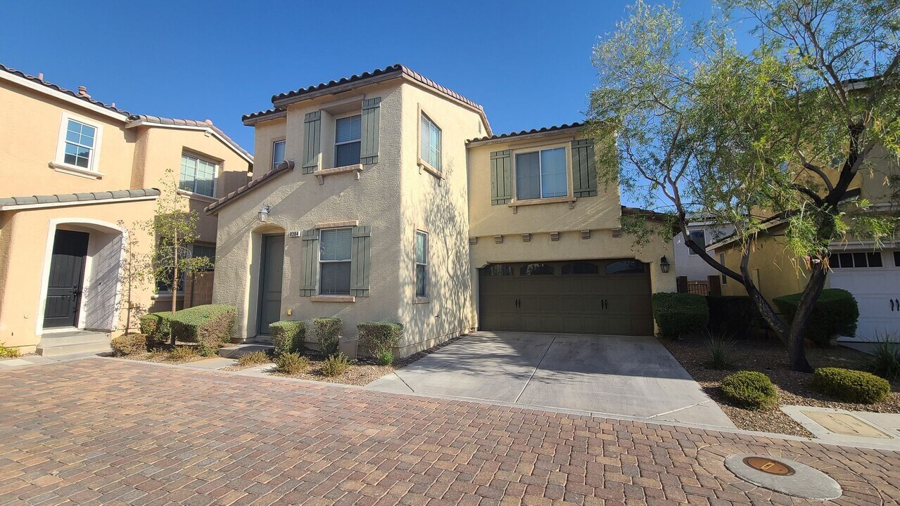 8384 Lower Trailhead Ave in Las Vegas, NV - Building Photo