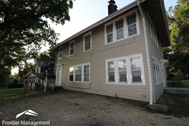 1649 Fairchild Ave-Unit -1 in Manhattan, KS - Building Photo - Building Photo