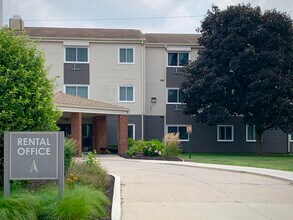 Creekwood Apartments in Morton, IL - Foto de edificio - Building Photo