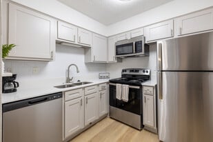 Sunset Canyon in San Antonio, TX - Building Photo