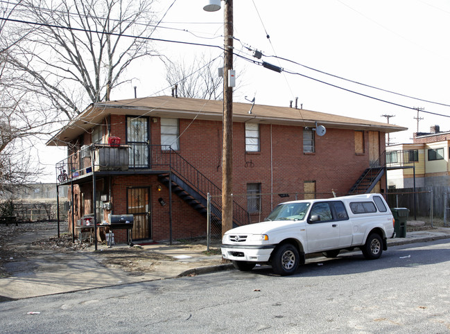 677 Wright St in Memphis, TN - Foto de edificio - Building Photo