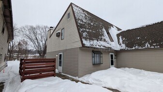 819 Kerns Dr NE in Bolivar, OH - Building Photo