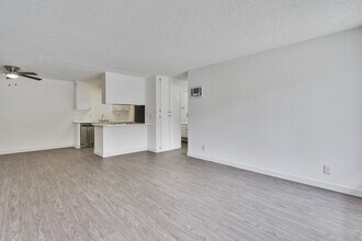 Gramercy Apartments in San Diego, CA - Building Photo - Building Photo