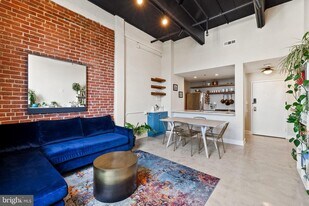 315 New St in Philadelphia, PA - Building Photo