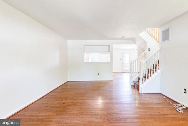 property at 6 Sandview Ct