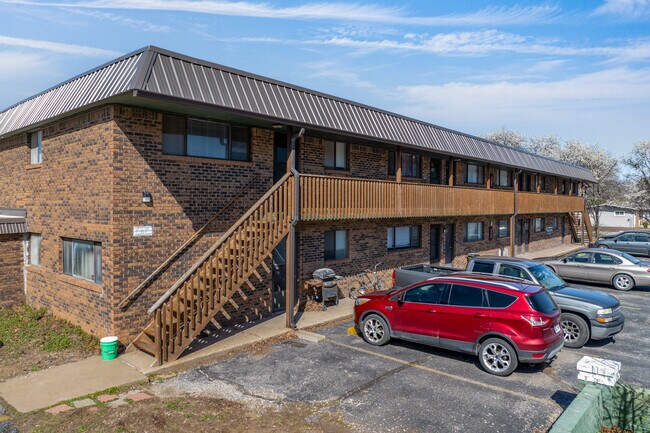 Valleyview Apartments in Valley Center, KS - Foto de edificio - Building Photo