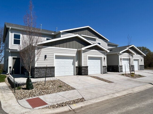 property at 812 E 6th St