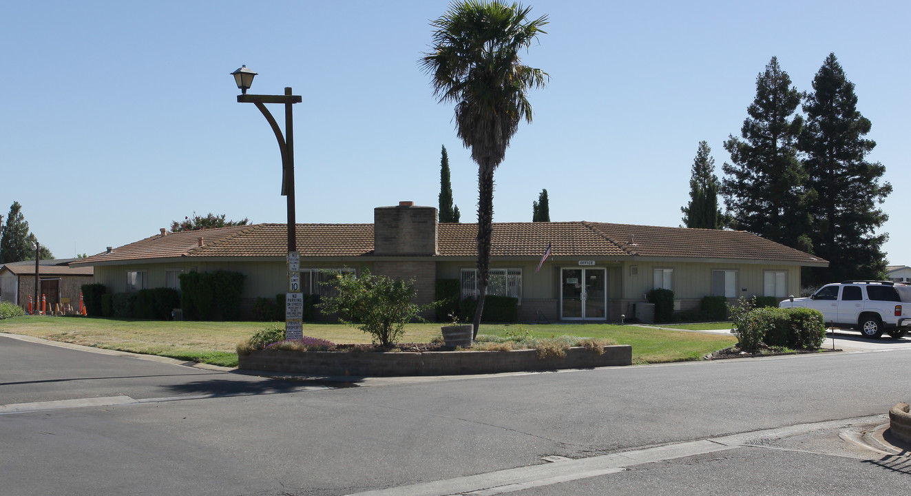 Three Palms in Galt, CA - Building Photo