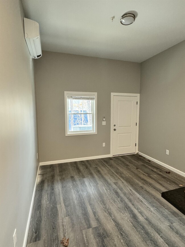 45 Monarch Wy-Unit -101 in Portsmouth, NH - Building Photo - Building Photo