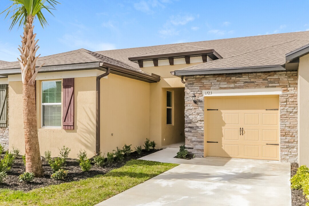 1717 Party Pl in Fort Pierce, FL - Building Photo