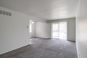 Woodside Manor Apartments in Fraser, MI - Building Photo - Interior Photo