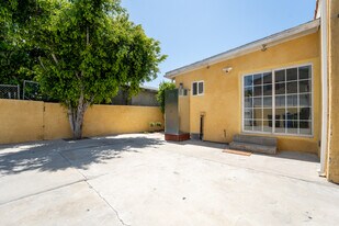 2218 S Redondo Blvd, Unit B in Los Angeles, CA - Building Photo