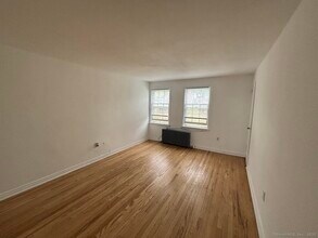 5 Clarmore Dr in Norwalk, CT - Building Photo - Building Photo